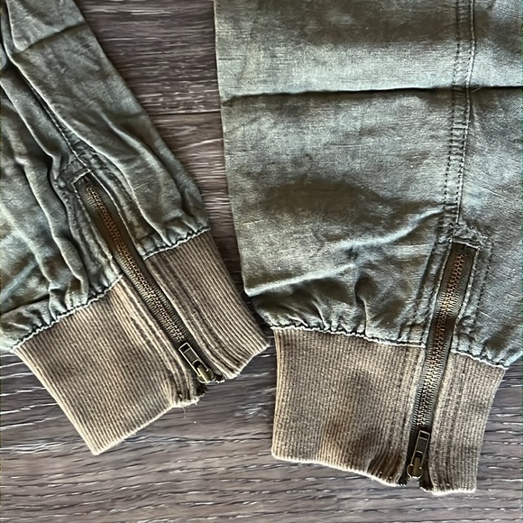 Old Navy linen Jogger Pants ((size 2)) zipper at ankle. - Picture 5 of 8